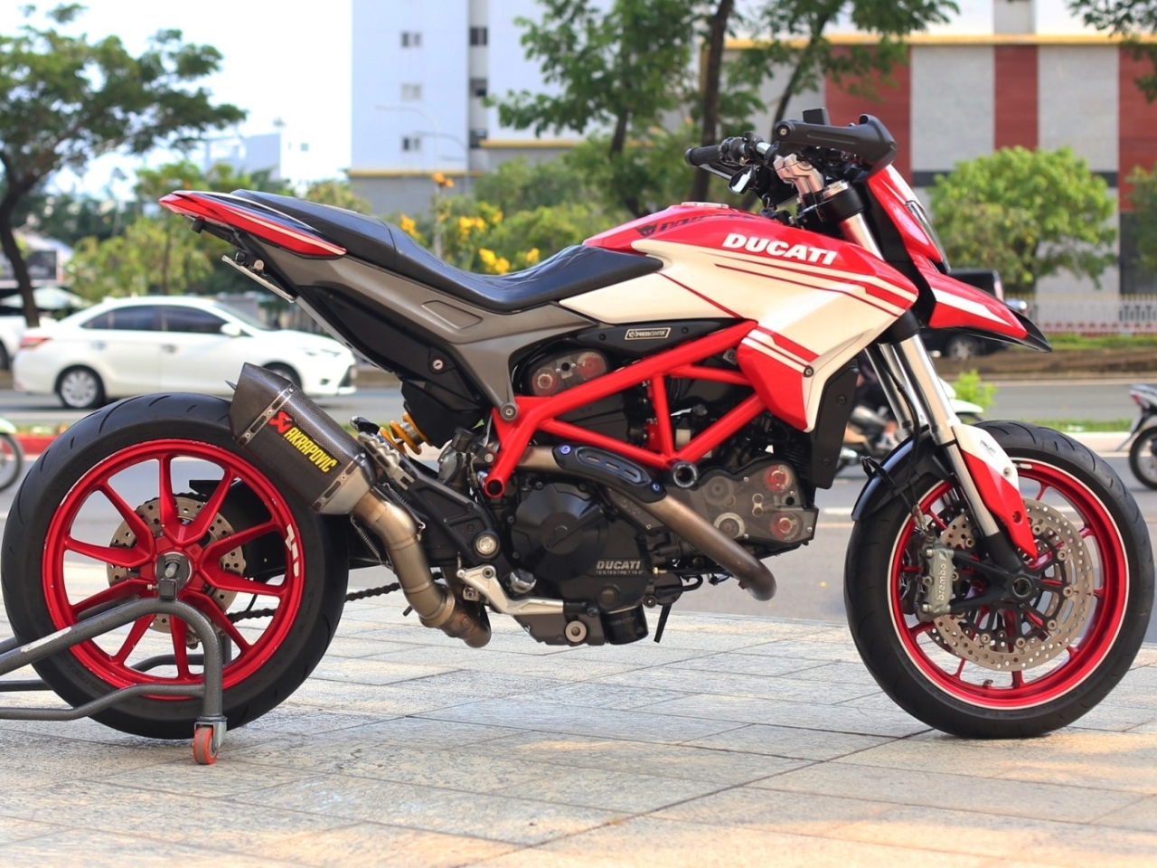 Bán lại xe Ducati Hypermotard 821 Những điều cần biết để chọn lựa phù hợp