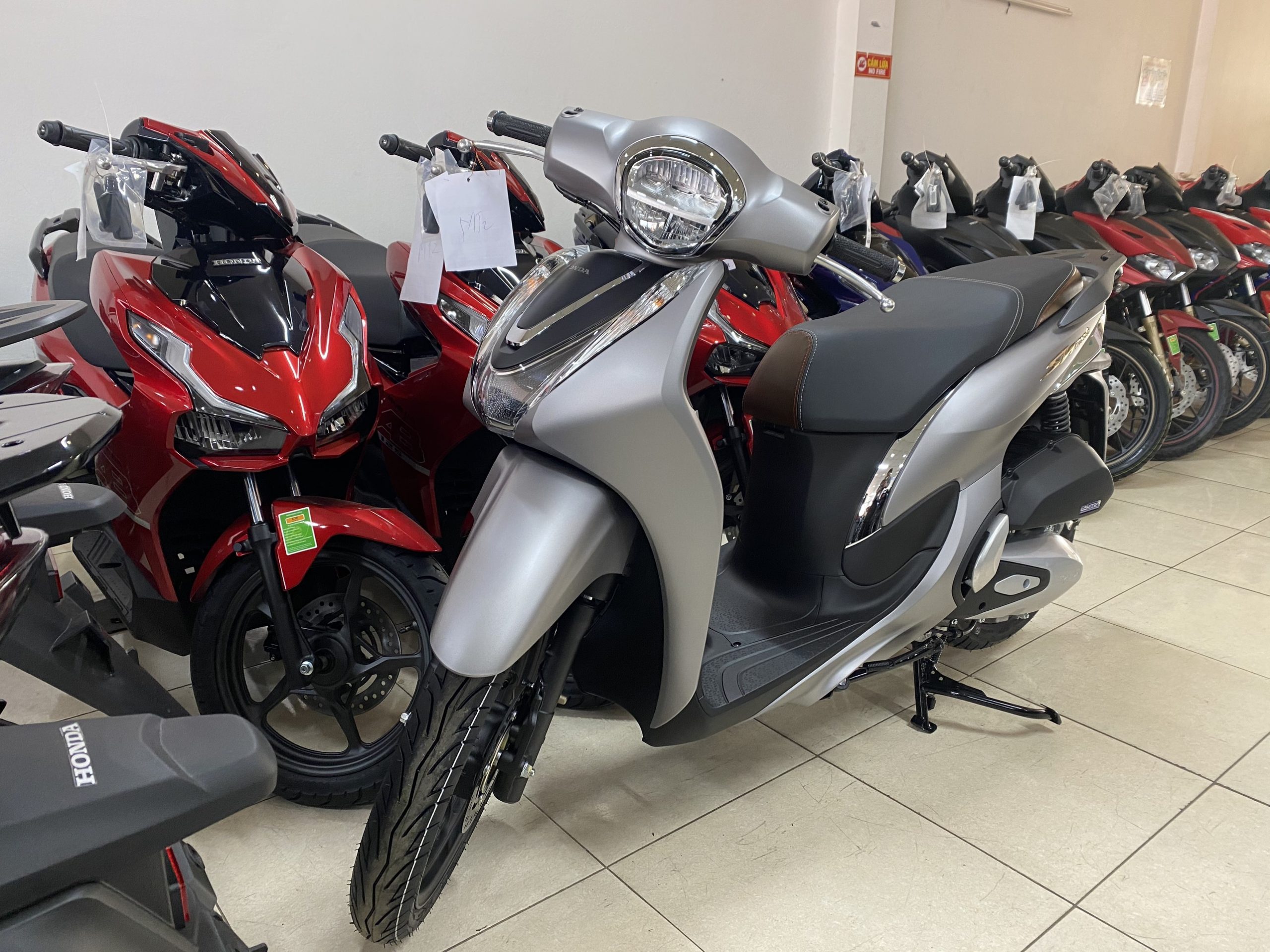 Xe Kymco People 16fi Sức Mạnh Vượt Trội Trong Phân Khúc Scooter